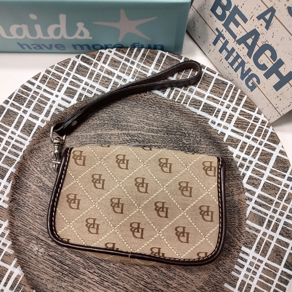 😍 Vintage Y2K GUC Dooney & Bourke Brand Signature Monogram Canvas Wristlet - Picture 6 of 8